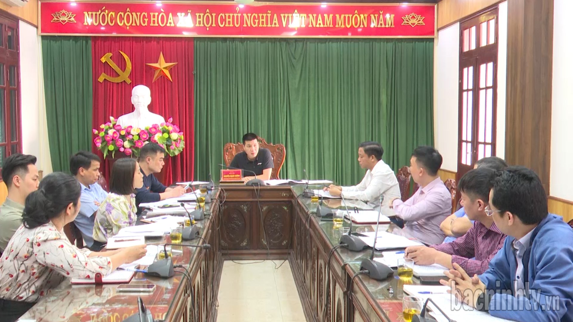 Tu Son City People's Committee held a meeting to discuss the implementation of Plan No. 171 of Bac Ninh Provincial People's Committee.