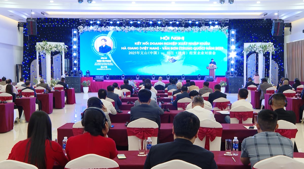 Conférence sur la connexion des entreprises d'import-export de Ha Giang (Vietnam) et de Van Son Chau (Chine) en 2025