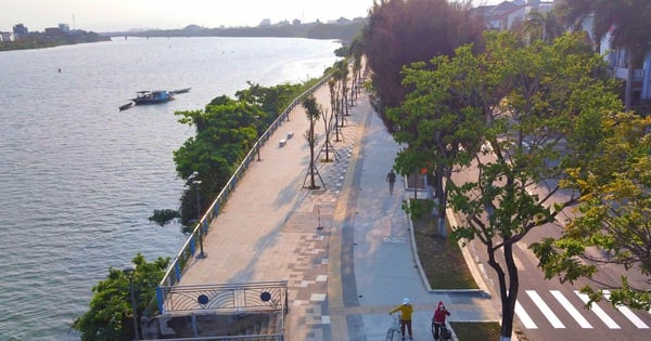 Riverside sidewalks in Da Nang have separate paths for bicycles