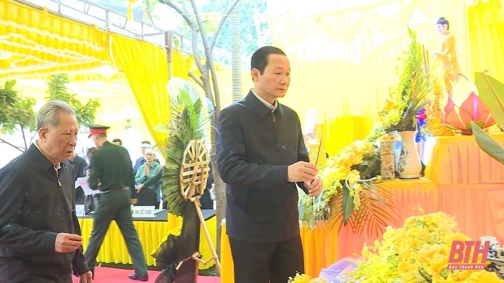 Các đồng chí lãnh đạo tỉnh viếng đồng chí Phạm Minh Đoan, nguyên Phó Bí thư Tỉnh ủy, nguyên Chủ tịch UBND tỉnh Thanh Hóa 