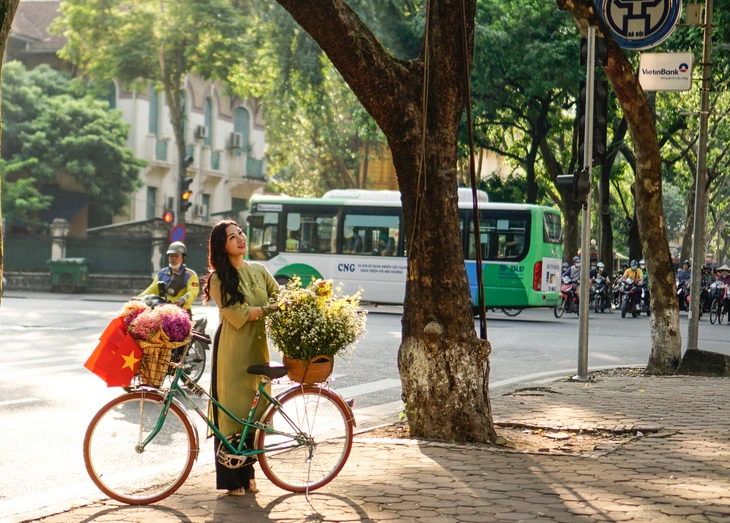 Khách du lịch tiêu gần 30.000 tỉ đồng ở Hà Nội - Ảnh 1.