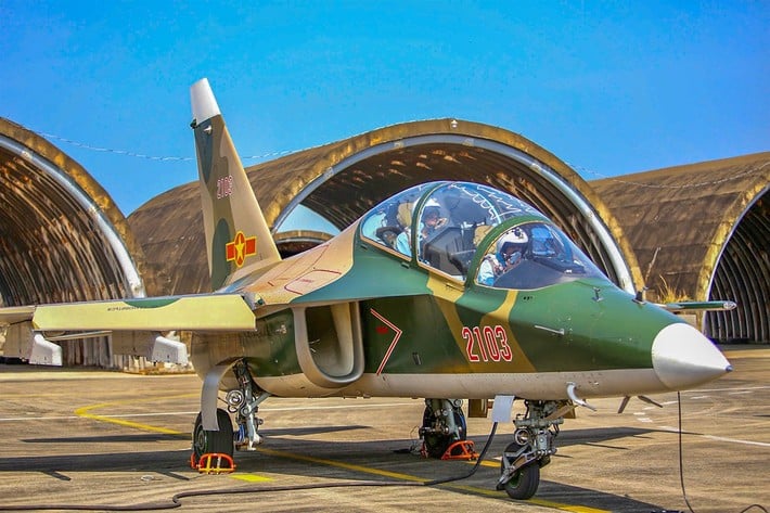 Phi đội Yak-130 xuất kích ảnh 1