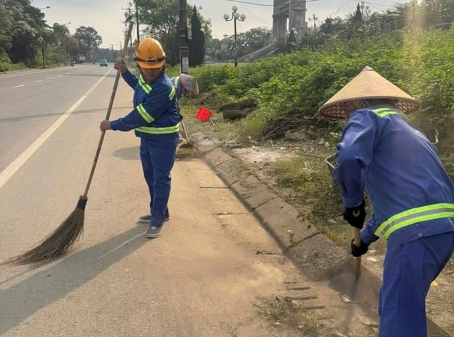 Quang Tri se mobilise pour nettoyer le parcours du marathon de Tien Phong 2025 photo 4