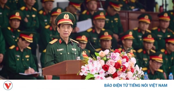 Minister Phan Van Giang inspected the 8th joint parade and marching practice.