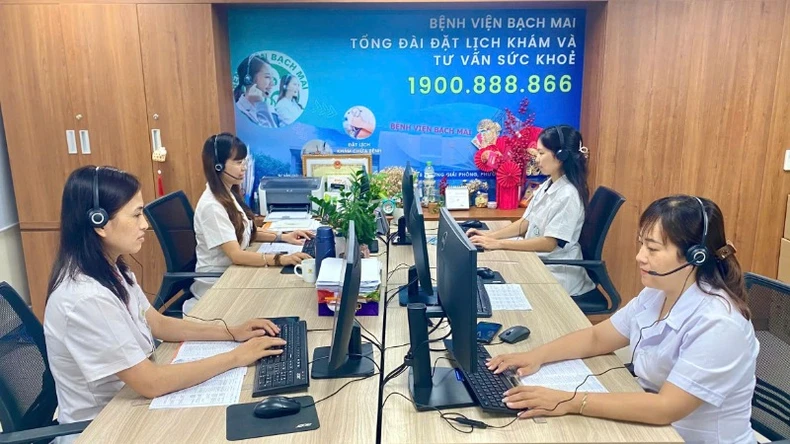 Sólo el 15% de los pacientes se registran antes de acudir a ver a un médico en el Hospital Bach Mai, foto 2