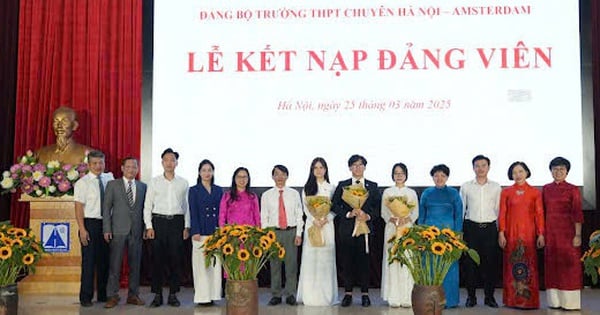 3 students of Hanoi High School for the Gifted