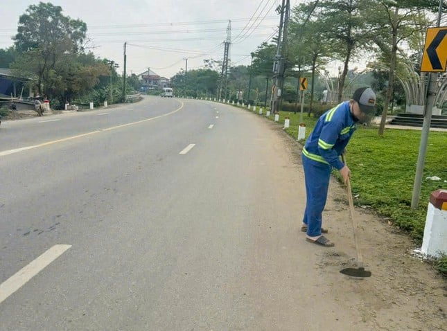 Quang Tri se mobilise pour nettoyer le parcours du marathon de Tien Phong 2025 photo 5