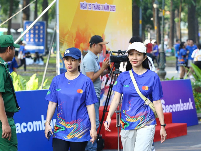 Hàng nghìn người dân TP HCM tham gia Ngày chạy Olympic - Ảnh 7.