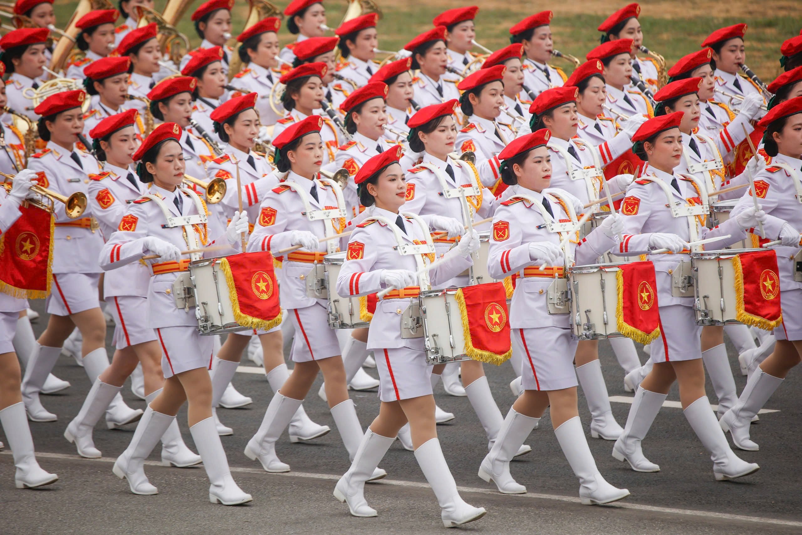 2 đại tướng kiểm tra hợp luyện diễu binh, diễu hành 50 năm đất nước thống nhất - Ảnh 6.