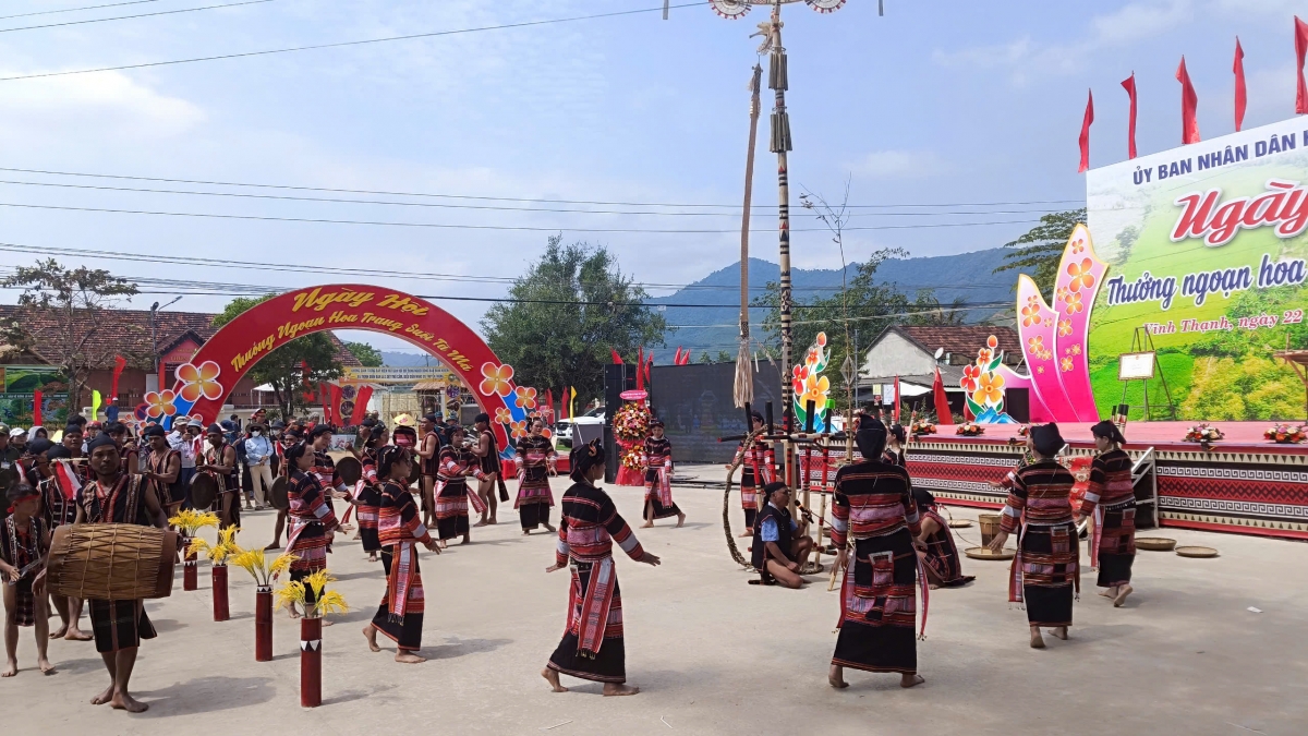 ngay hoi thuong ngoan hoa trang suoi ta ma o vung cao binh Dinh hinh anh 3