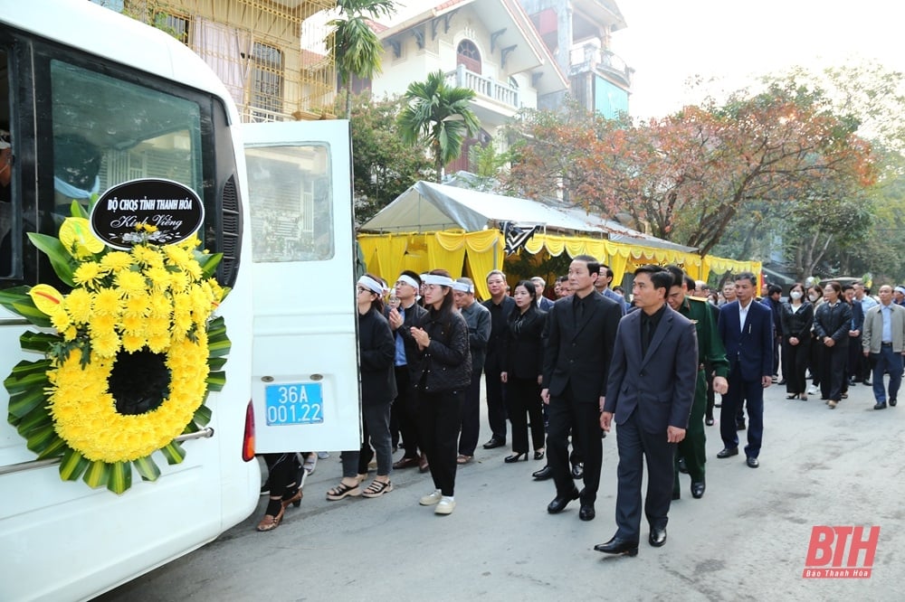 Funeral and farewell ceremony for comrade Pham Minh Doan, former Deputy Secretary of the Provincial Party Committee, former Chairman of the People's Committee of Thanh Hoa province, to his final resting place.