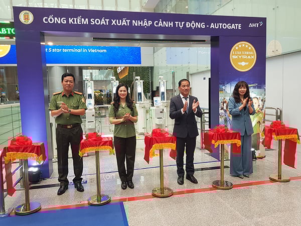 Chính thức bàn giao, khai trương đưa hệ thống Autogate xuất nhập cảnh tại sân bay quốc tế Đà Nẵng đi vào hoạt động.