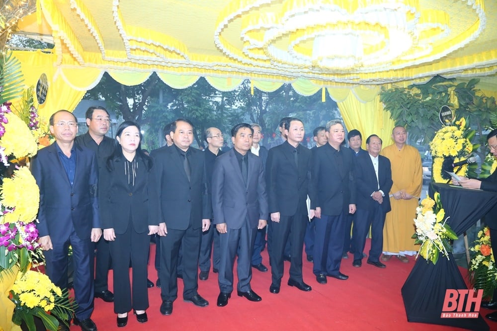 Cérémonie funéraire et d'adieu du camarade Pham Minh Doan, ancien secrétaire adjoint du Comité provincial du Parti, ancien président du Comité populaire de la province de Thanh Hoa, à son dernier lieu de repos.