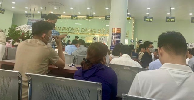 Giao dịch bất động sản ở TP HCM nhộn nhịp trở lại, văn phòng đăng ký đất đai đông nghẹt người- Ảnh 6.