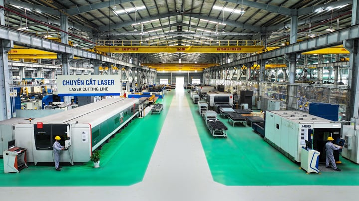 Laser cutting line at Mechanical Center.