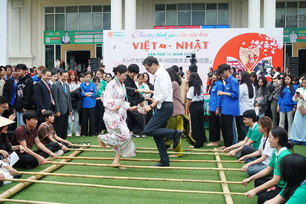 Aspectos destacados del décimo programa de intercambio cultural entre Vietnam y Japón en la Universidad Dong A