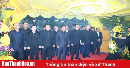 Cérémonie funéraire et d'adieu du camarade Pham Minh Doan, ancien secrétaire adjoint du Comité provincial du Parti, ancien président du Comité populaire de la province de Thanh Hoa, à son dernier lieu de repos.