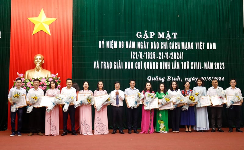 Reglamento de los premios de prensa de Quang Binh