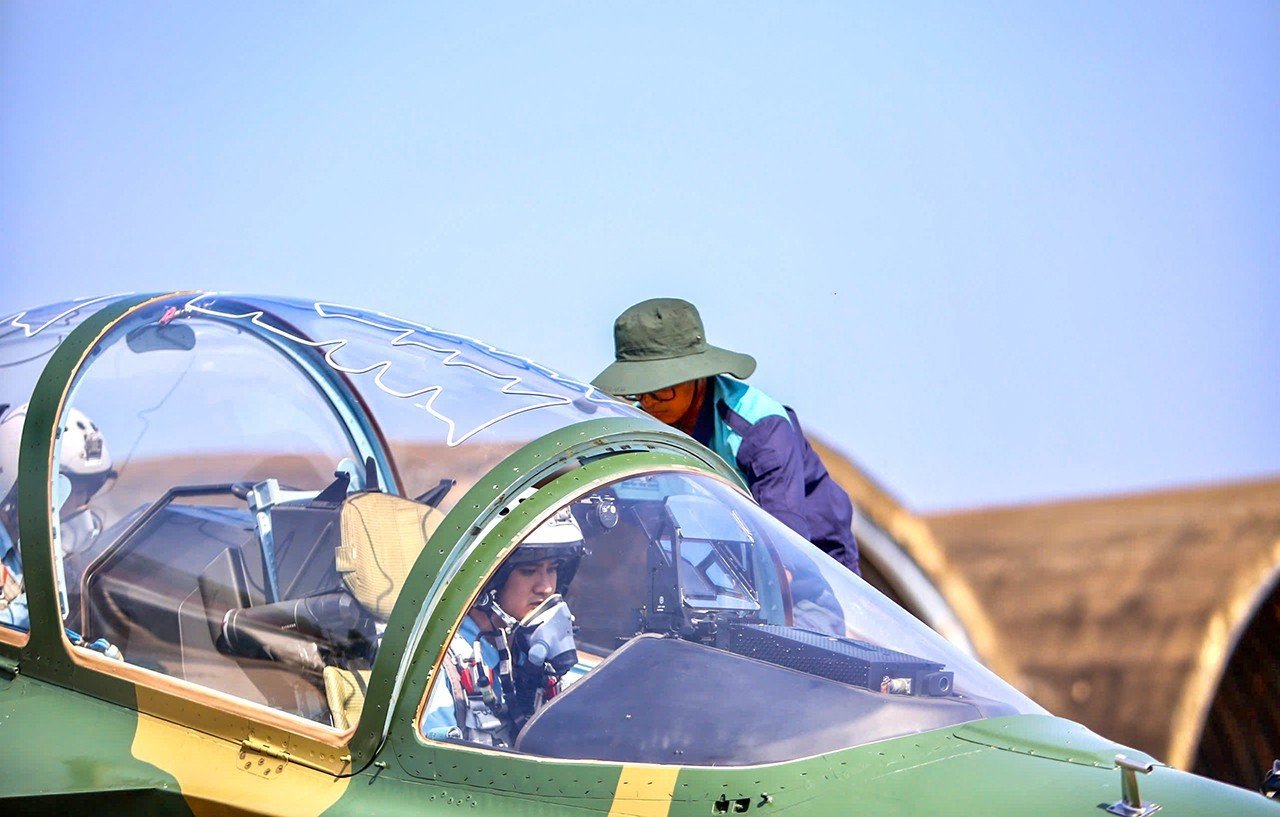 Yak-130飛行隊の離陸写真2