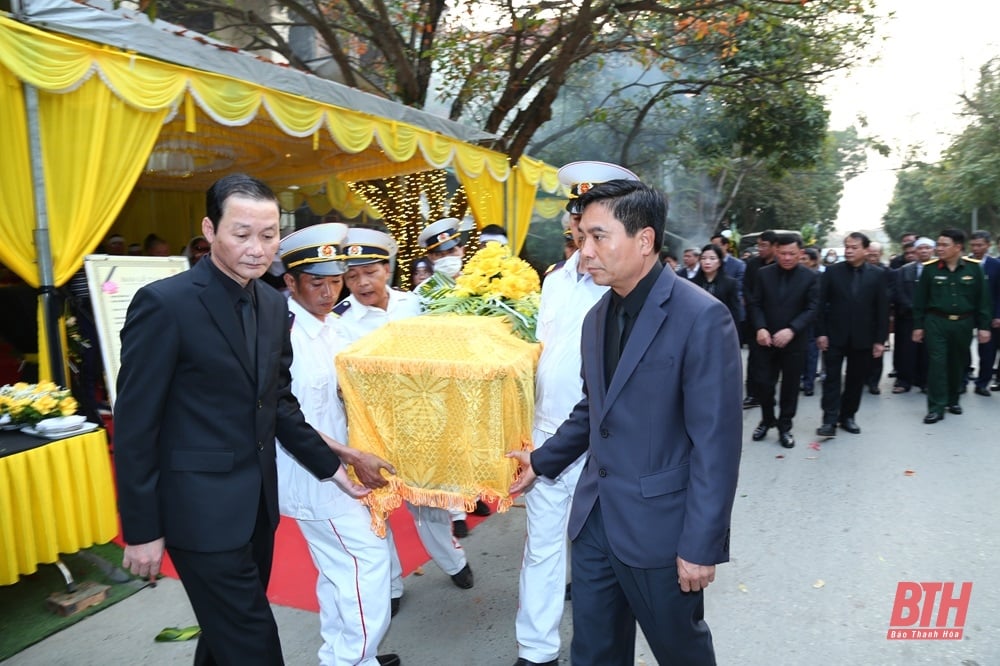 Funeral and farewell ceremony for comrade Pham Minh Doan, former Deputy Secretary of the Provincial Party Committee, former Chairman of the People's Committee of Thanh Hoa province, to his final resting place.