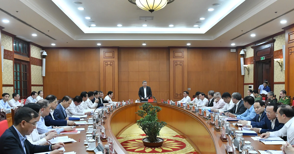 [Foto] El Secretario General To Lam preside la Reunión Permanente del Comité Directivo Central sobre prevención y combate a la corrupción, el despilfarro y la negatividad.