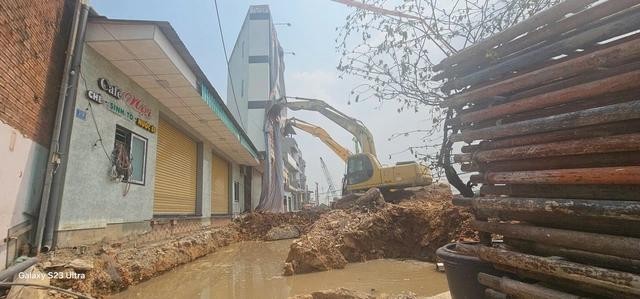 Bild des „superdünnen“ Goldladens in Binh Duong, der gesperrt wird. Foto 2