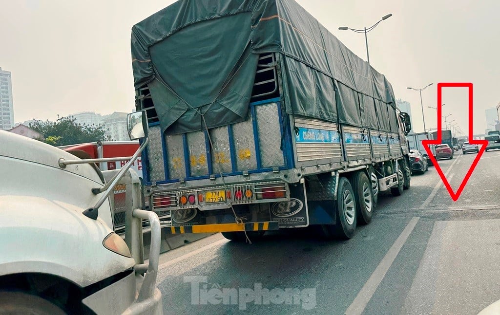 Thực trạng hư hỏng tại các khe co giãn Vành đai 3 trên cao khiến mặt đường bị 'xé rách' ảnh 4