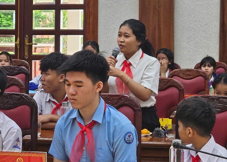 Gia Lai: Đại biểu Hội đồng nhân dân tỉnh tiếp xúc, đối thoại với thiếu nhi ảnh 2