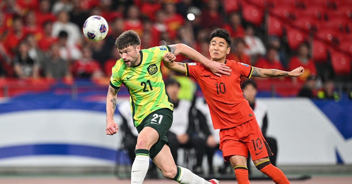 Goalkeeper makes silly mistake, China's World Cup dream pushed further away by Australia