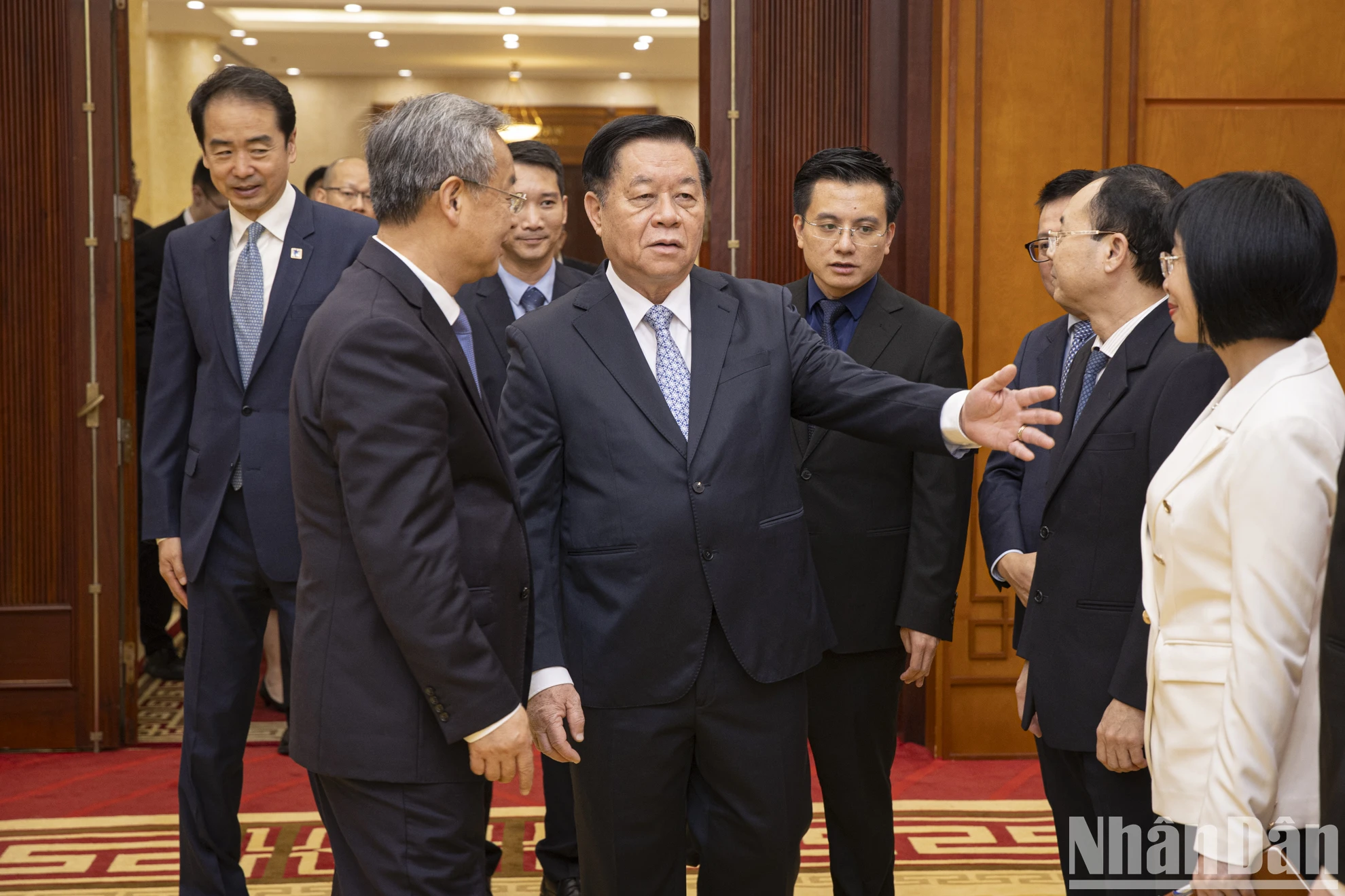 [Foto] El jefe de la Comisión Central de Propaganda y Movilización de Masas, Nguyen Trong Nghia, recibió a la delegación del periódico Nhan Dan Daily. Foto 1