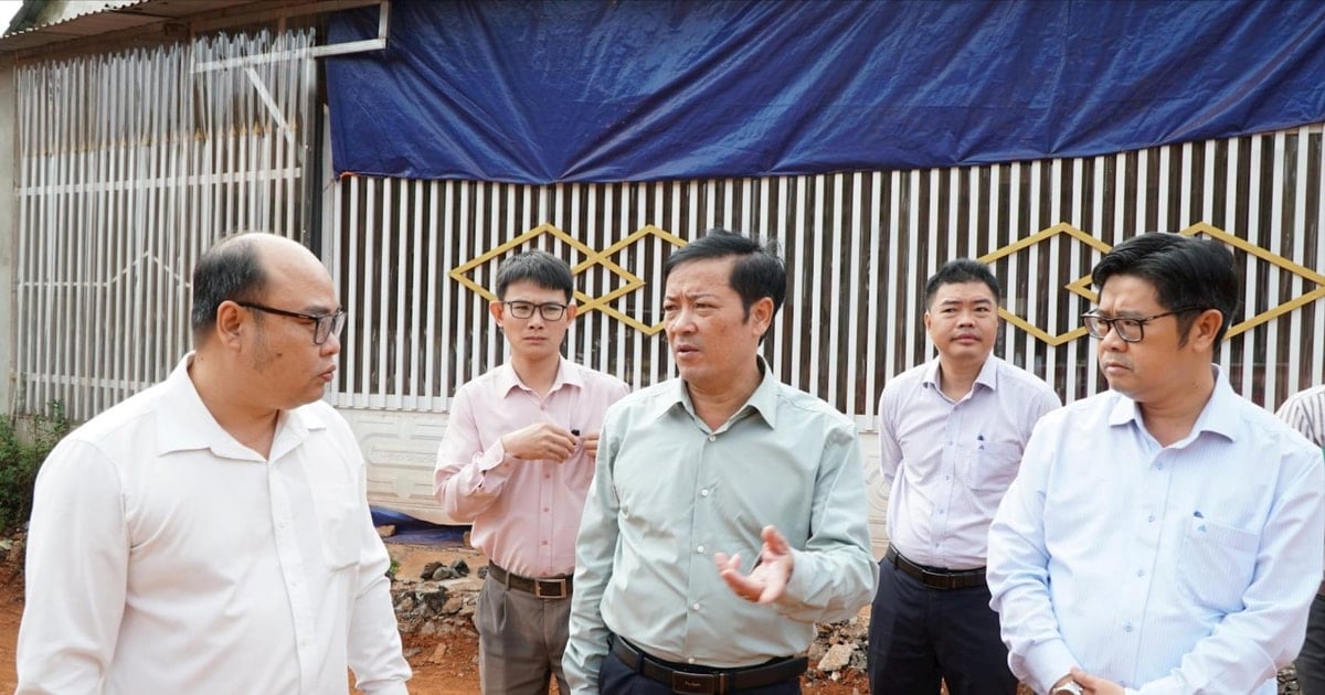 Comrade Le Trong Yen inspected the progress of projects in Tuy Duc.