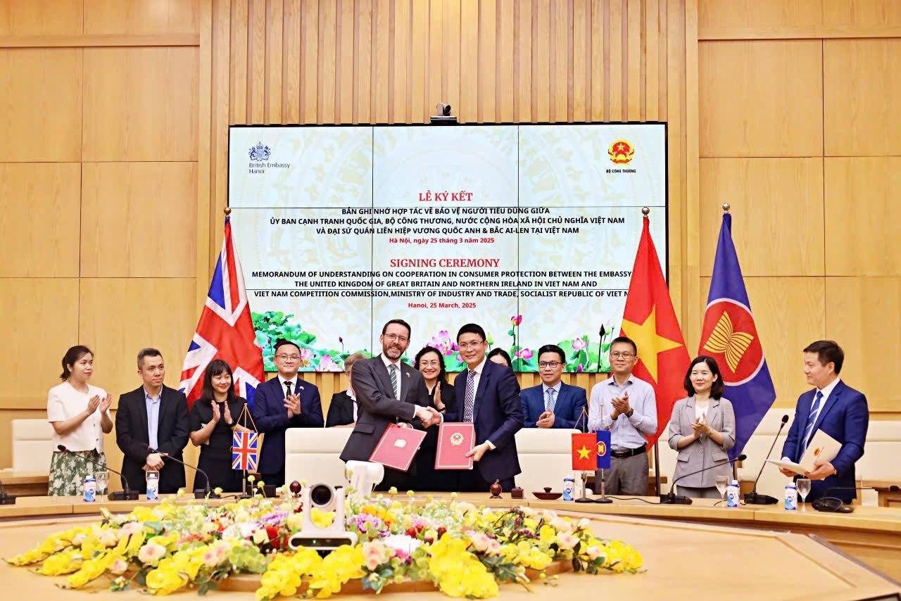 Ceremonia de firma del Memorándum de Entendimiento sobre protección del consumidor entre la Comisión Nacional de la Competencia y la Embajada del Reino Unido de Gran Bretaña e Irlanda del Norte