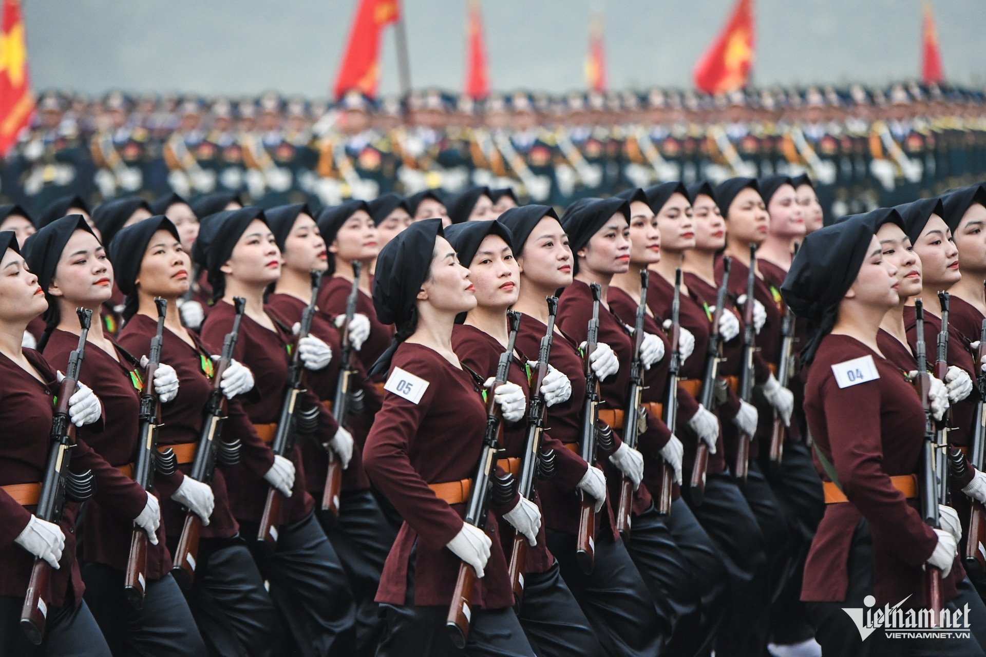 Le général Phan Van Giang inspecte la répétition du défilé : « Cent personnes comme une seule »