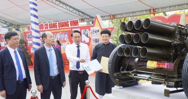 Hue City: Displaying more than 400 artifacts on the theme "95 years under the glorious Party flag"