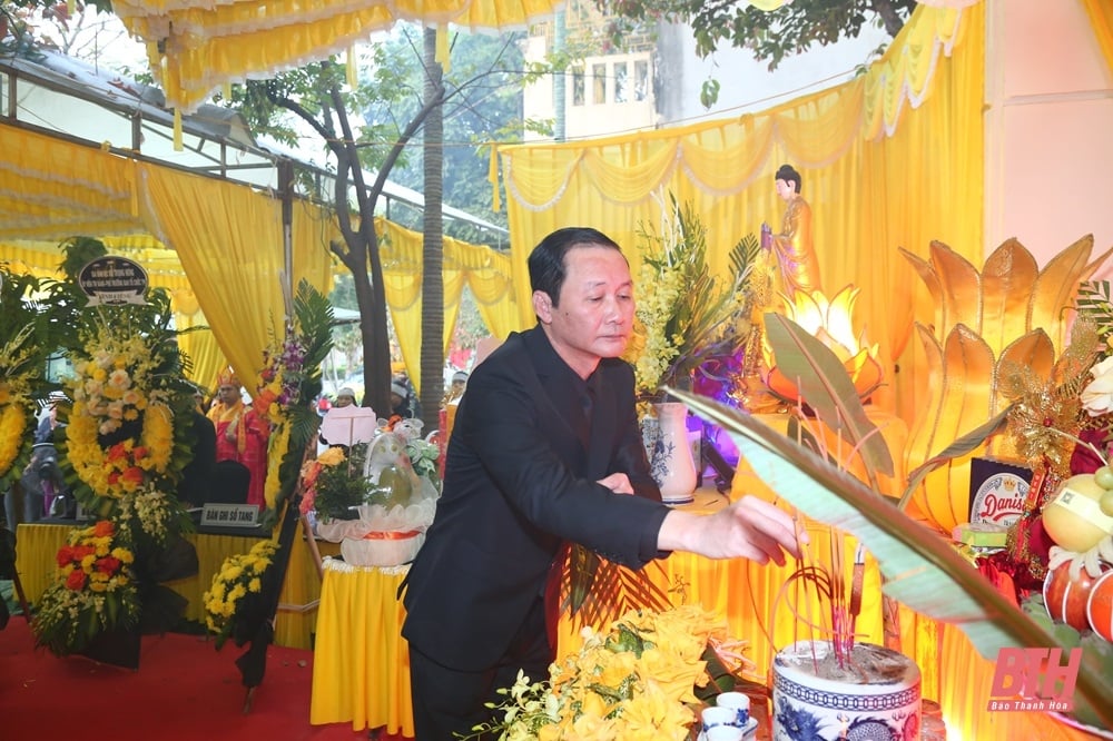 Cérémonie funéraire et d'adieu du camarade Pham Minh Doan, ancien secrétaire adjoint du Comité provincial du Parti, ancien président du Comité populaire de la province de Thanh Hoa, à son dernier lieu de repos.