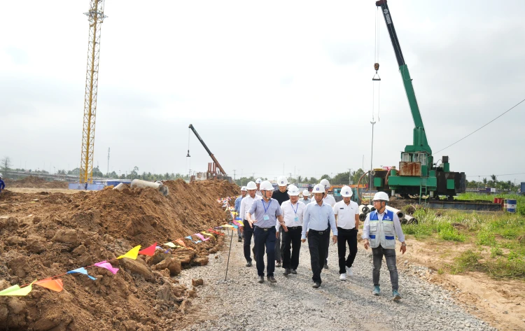 Promoviendo el espíritu de "superación del sol y la lluvia", se acelera el avance de la construcción del Hospital General Provincial.