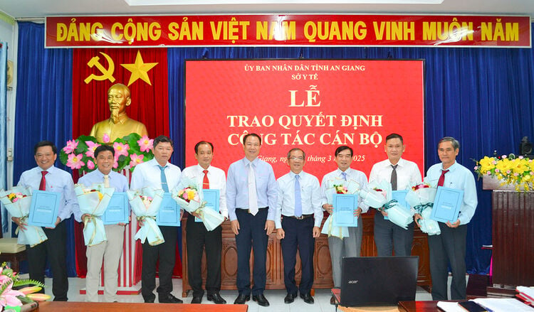 Sở Y tế trao quyết định, kiện toàn công tác cán bộ