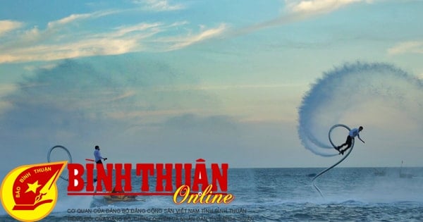 Ấn tượng màn trình diễn flyboard trên biển