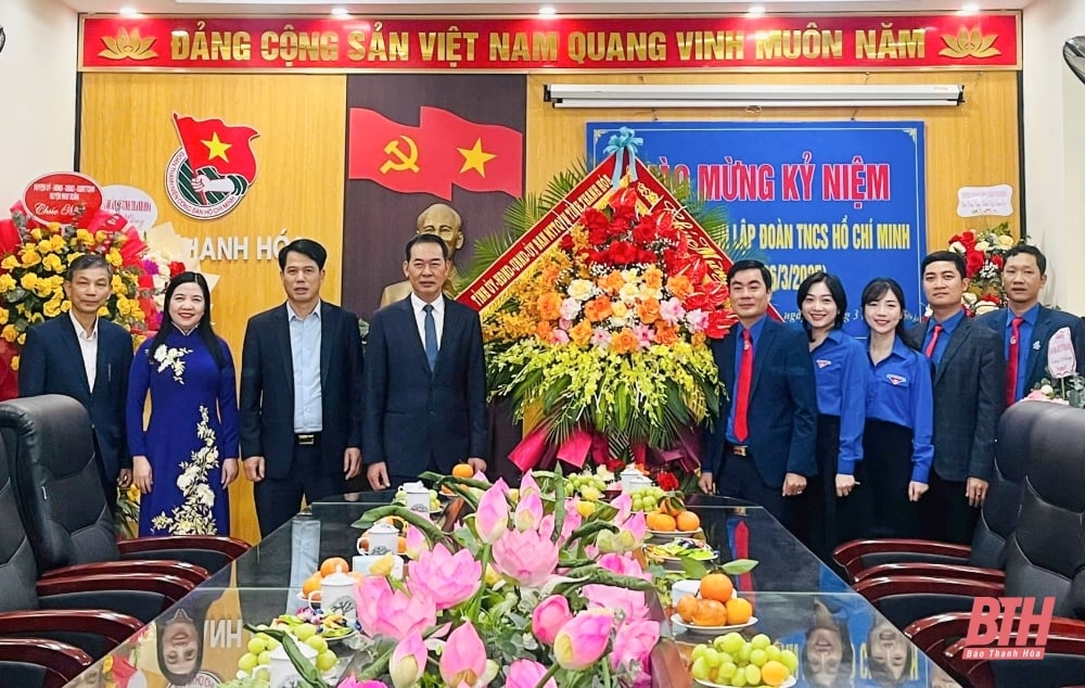 El subsecretario del Comité Provincial del Partido, Trinh Tuan Sinh, felicitó a la Unión Provincial de Jóvenes de Thanh Hoa.