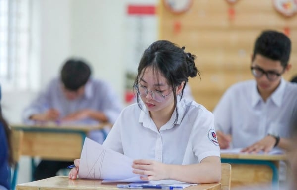 10학년 공립학교에 입학하기 위한 경쟁이 날로 치열해지고 있습니다.