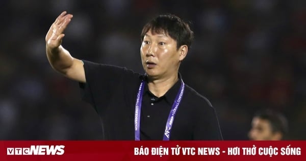 Live press conference Vietnam 5-0 Laos: What did coach Kim Sang-sik say about Tien Linh?