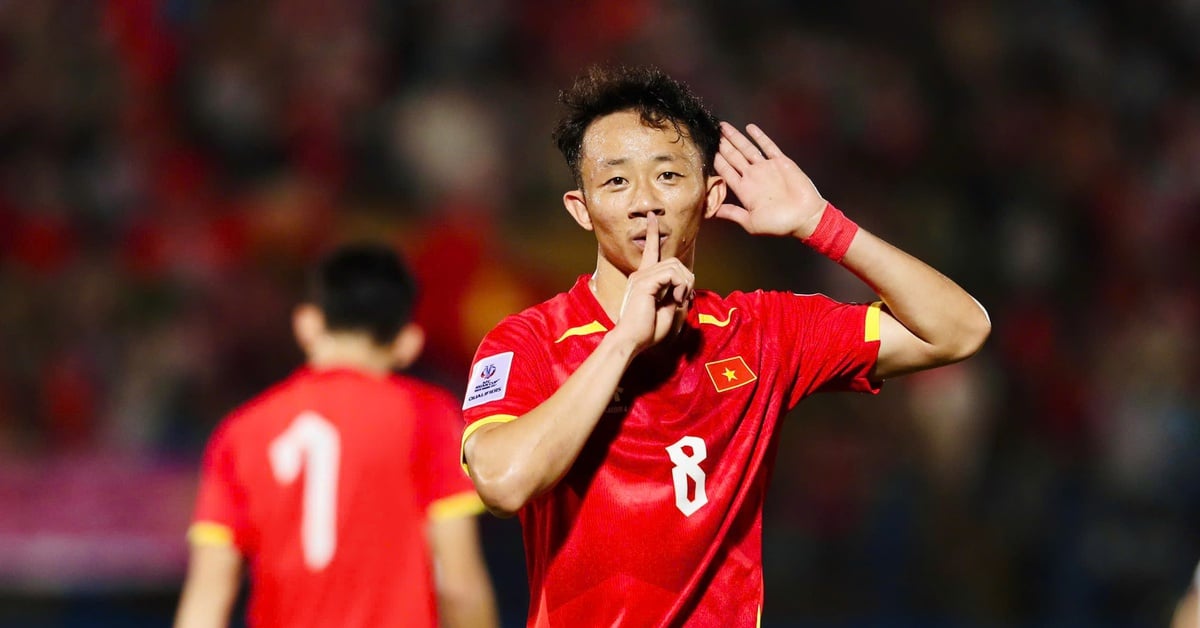 베트남 - 라오스 (전반전) 1-0: Chau Ngoc Quang이 선제골을 기록