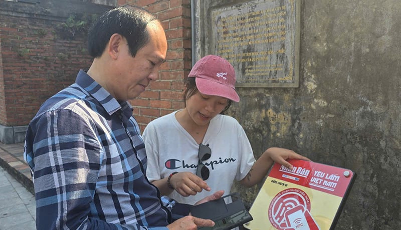 Installation einer NFC-Chipkarte in Quang Binh Quan (Stadt Dong Hoi).