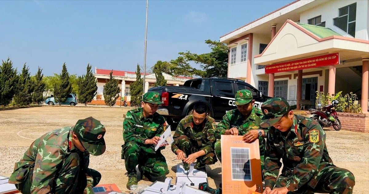 45 cột đèn năng lượng thắp sáng biên cương