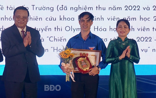 Cống hiến sức trẻ cho quê hương