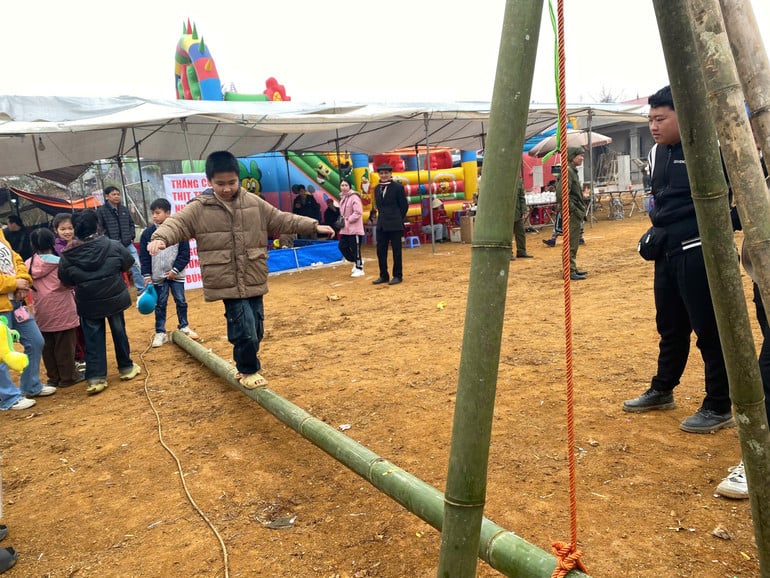 di-cau-kieu.jpg