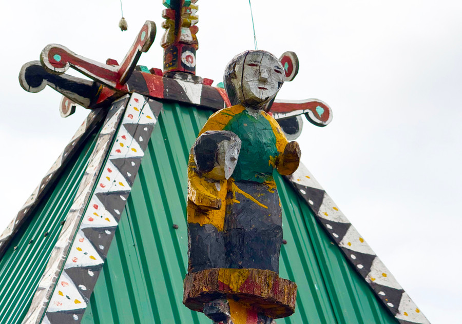 a-statue-made-by-a-long-man-covering-the-Lac-Ha-photo.jpg