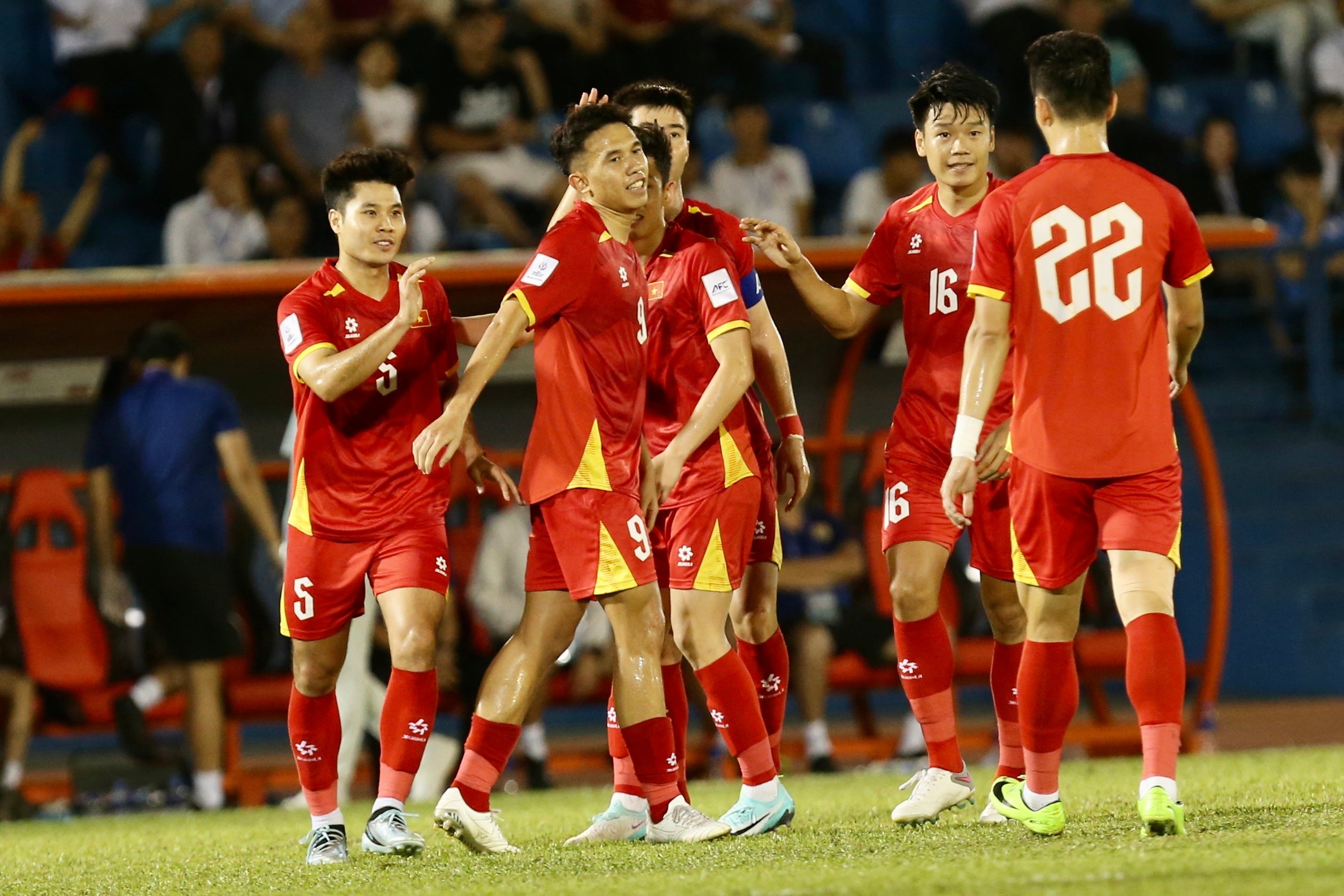 Bão chấn thương càn quét đội tuyển Việt Nam: Cơ hội vàng của các tân binh - Ảnh 3.