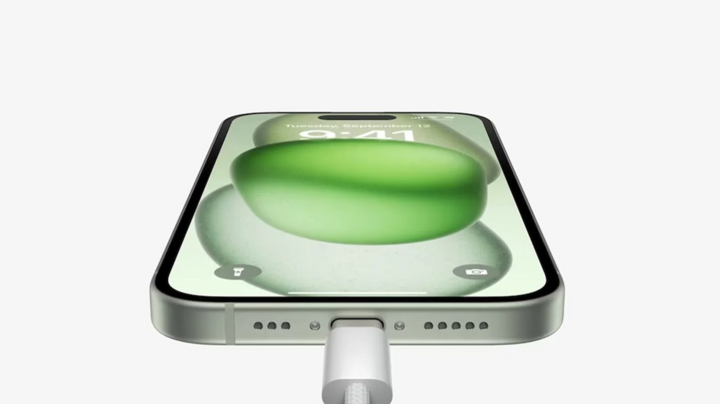 iPhone 16 Pro Max ใช้พอร์ต USB-C ที่ใช้งานสะดวก