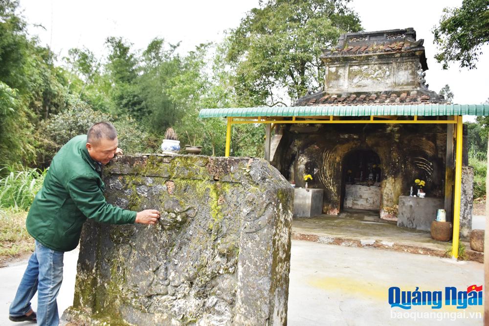 One of the two ancient shrines at the shrine dedicated to the God of Agriculture, in An Dao village, Tinh Long commune (Quang Ngai city).